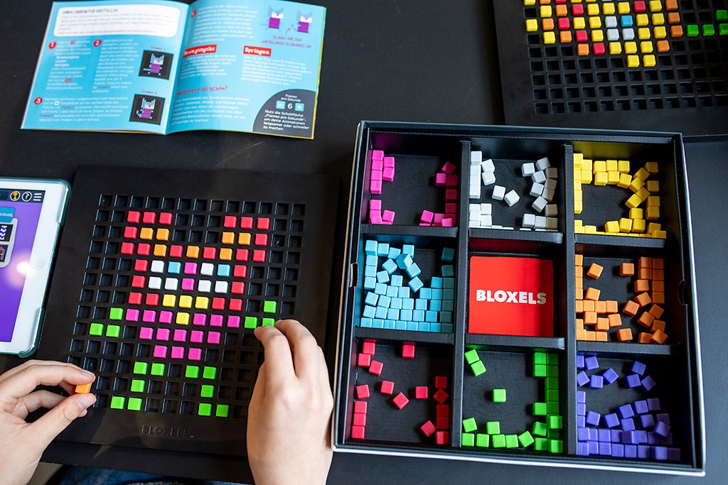 giant_monsters_bloxels